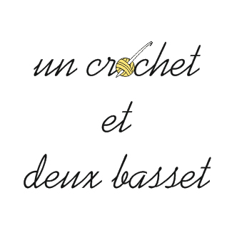 Un Crochet et Deux Basset Un Crochet et Deux Basset